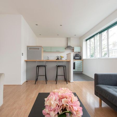 Modern Luxury Apartment By Bow Road Station 伦敦 外观 照片