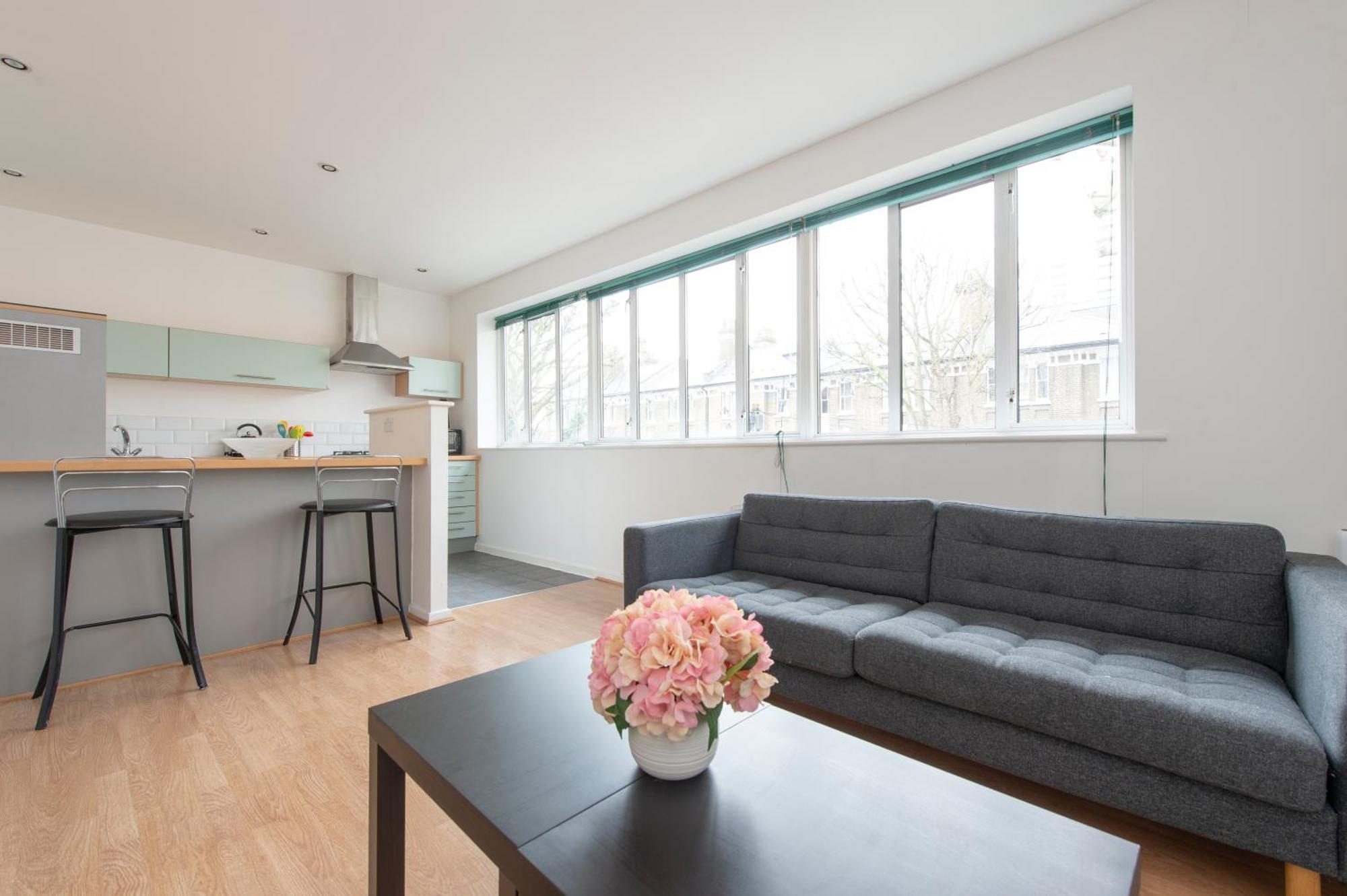 Modern Luxury Apartment By Bow Road Station 伦敦 外观 照片