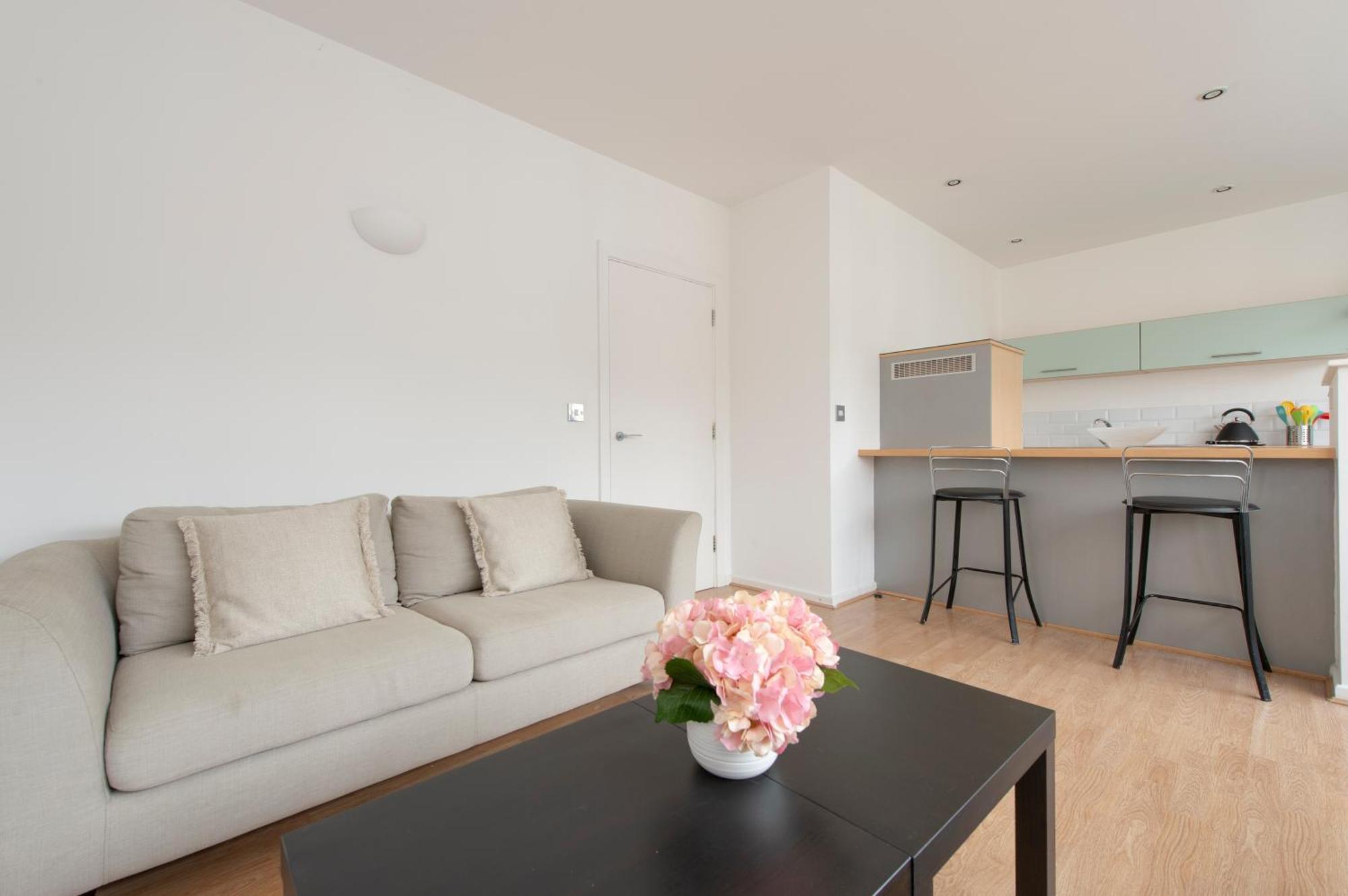 Modern Luxury Apartment By Bow Road Station 伦敦 外观 照片
