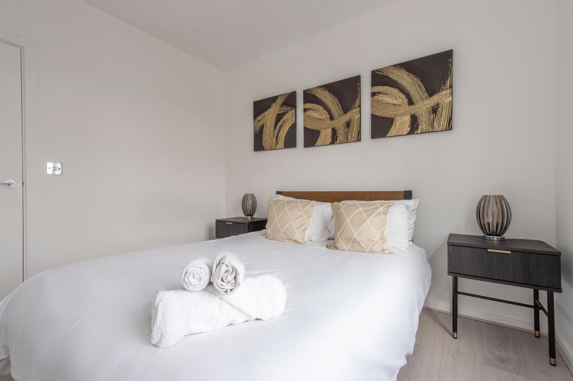 Modern Luxury Apartment By Bow Road Station 伦敦 外观 照片