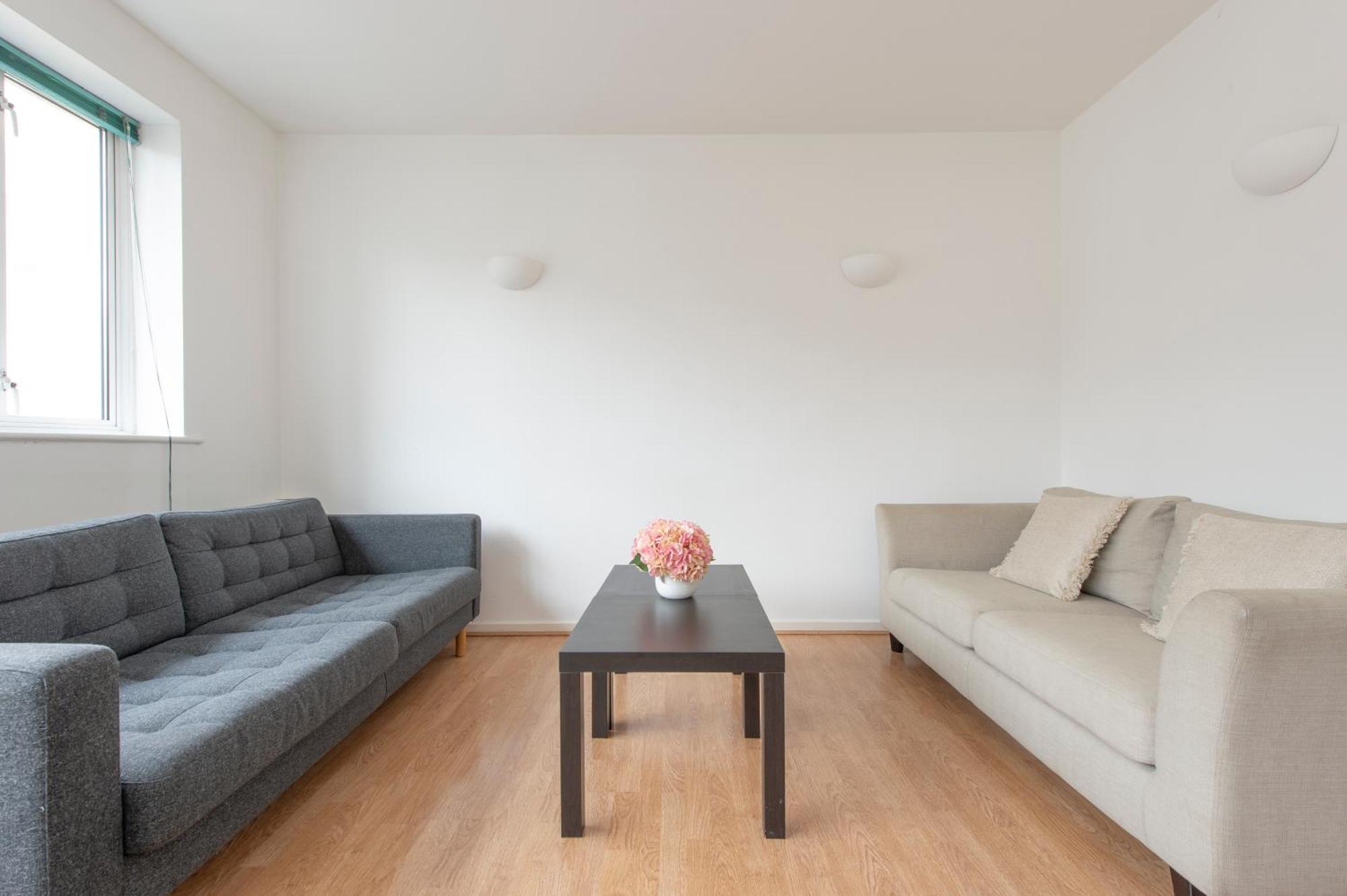 Modern Luxury Apartment By Bow Road Station 伦敦 外观 照片